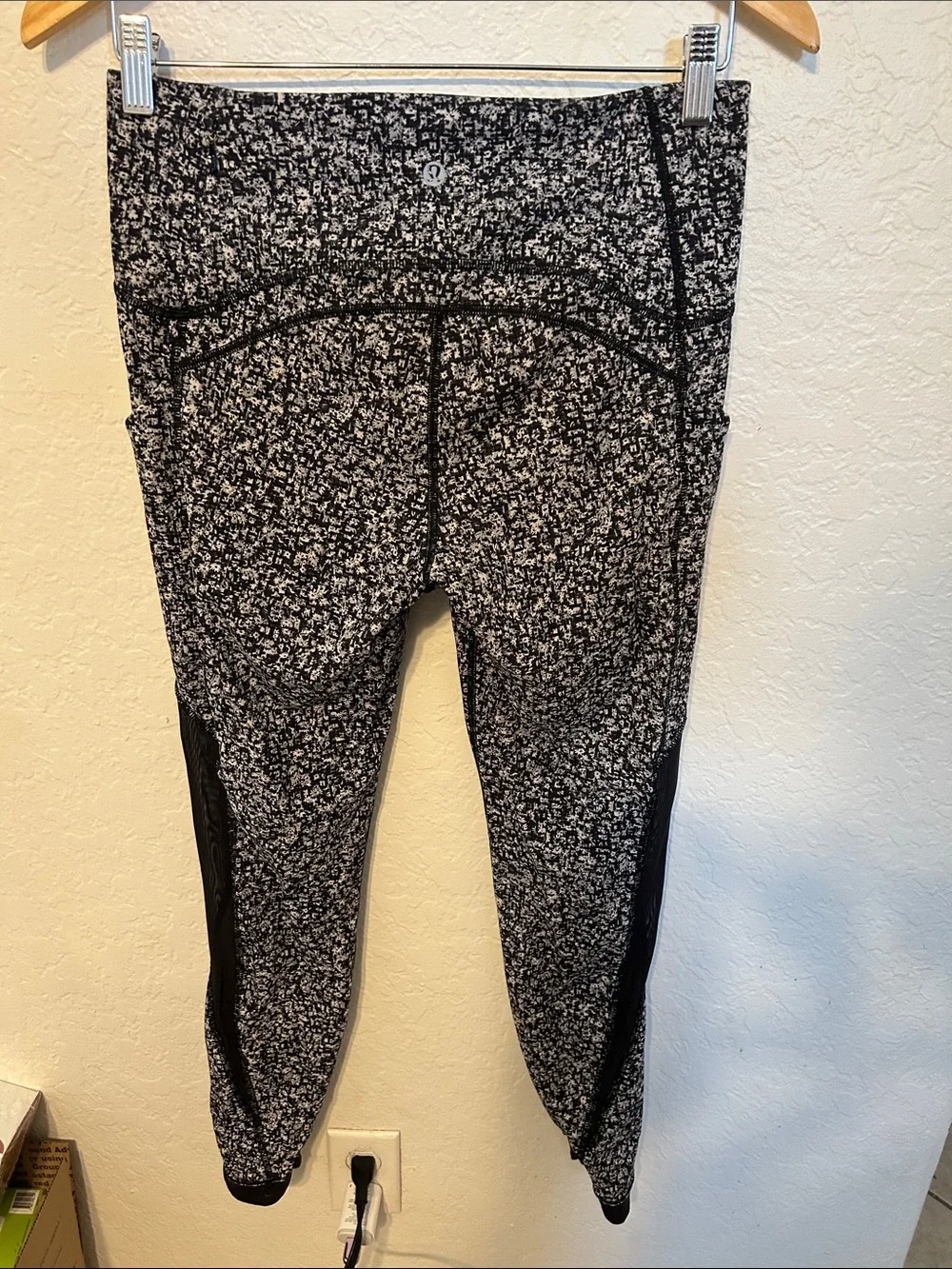 🦋Lululemon Black&White Speckled High-Rise Leggings with Mesh Panels 8 GUC